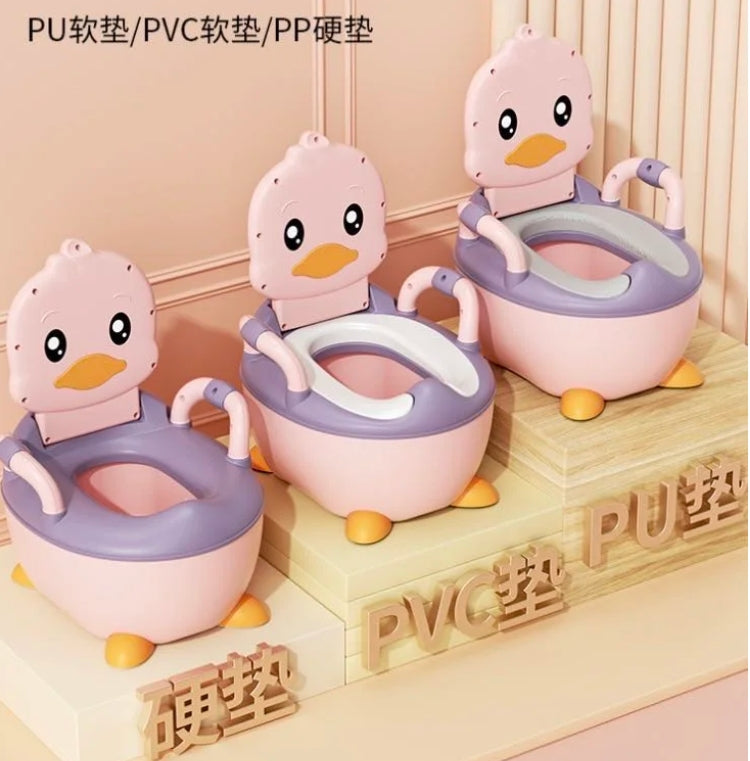 🥰👩‍❤️‍💋‍👨Baby toilet potty chair 😘your baby will like its cute cartoon design and it will help u train ur babies to go toilet by themselves.